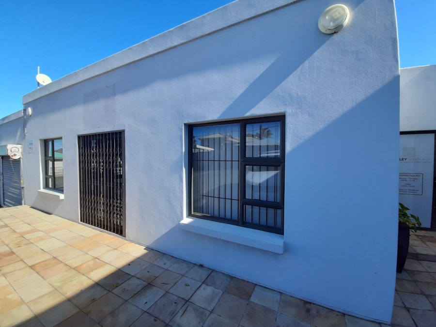 To Let commercial Property for Rent in Vincent Eastern Cape